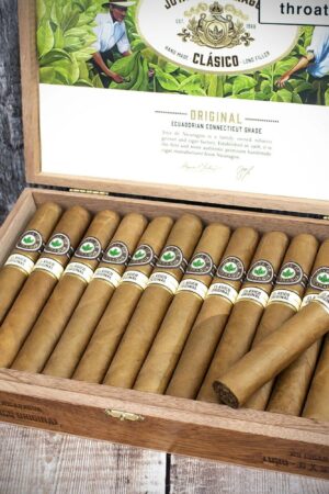 Joya de Nicaragua Clasico Toro Cigars – Box of 25